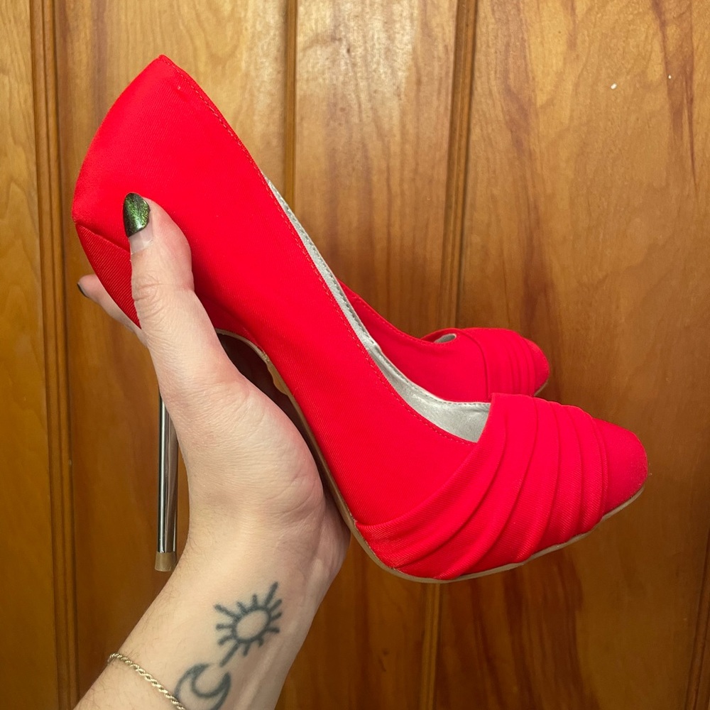 Red Heels - Picture 4 of 5
